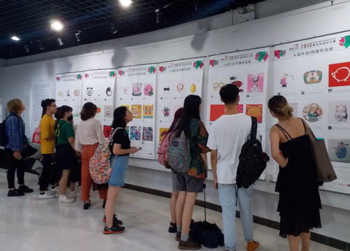 藝術(shù)學(xué)院2019喜迎新生暨美育教育系列活動 第五屆中國設(shè)計(jì)院校大學(xué)生生肖文化設(shè)計(jì)大賽入選與特邀作品展在渝成功舉辦